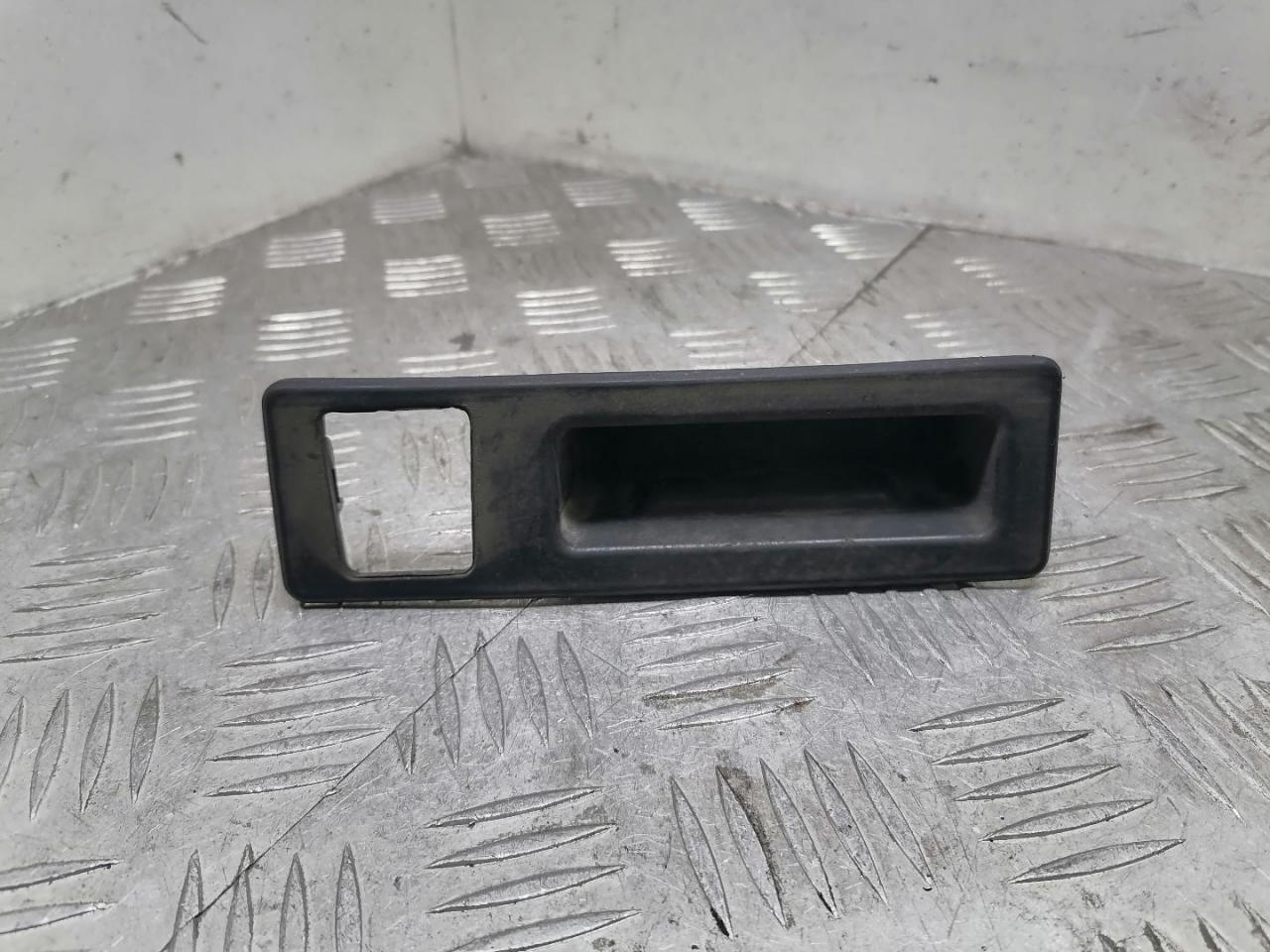 кнопка открытия багажника BMW X3 F25 2014, 3.5 л., бензин, АКПП, внедорожник 5 дв., полный привод, 51247368753, 7368753 - фото №1