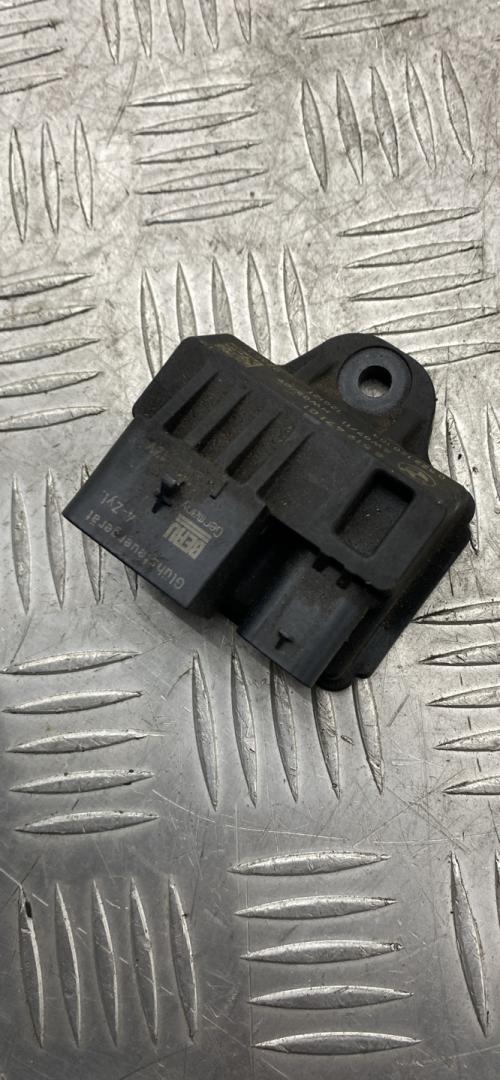 реле накала свечей BMW 3 серия F30/F31/F34 2013, 2.0 л., N47 D20 C, дизель, МКПП, black sapphire metallic (475), седан, задний привод, правый руль, 12218519471, 8519471 - фото №1