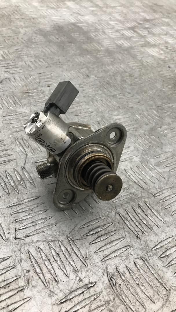 ТНВД BMW X6 M E71/E72 2010, 4.4 л., S63 B44 A, бензин, АКПП, carbonschwarz metallic (416), внедорожник 5 дв., полный привод, 13517595339, 7595339 - фото №1