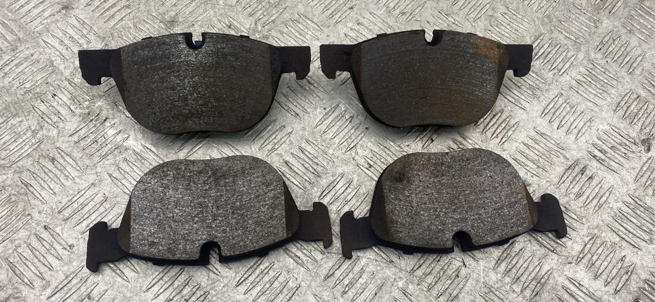 тормозные колодки BMW X5 F15 2015, 3.0 л., N57 D30 A, дизель, АКПП, mineralweiß metallic (a96), внедорожник 5 дв., полный привод, правый руль, 34116852253, 6852253 - фото №1