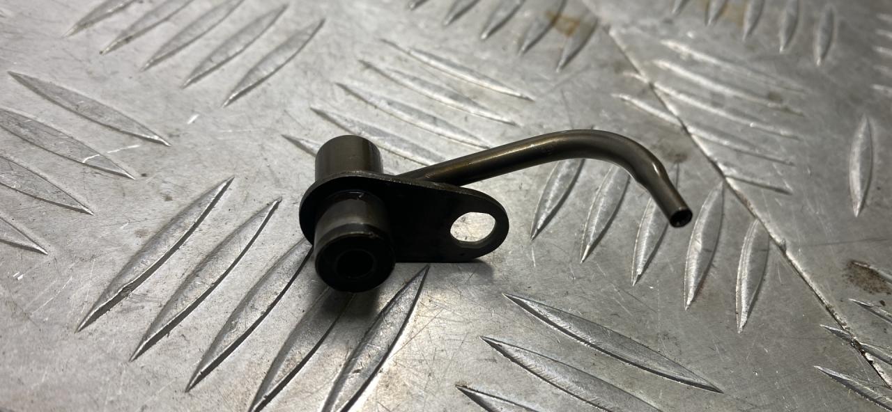 форсунка масляная BMW 6 серия F06/F12/F13 F13 2014, 4.0 л., дизель, АКПП, alpinweiß uni (300), купе, задний привод, правый руль, 7805346 - фото №1