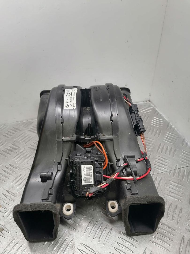 моторчик печки BMW 5 серия F07/F10/F11 2011, 3.0 л., N57 D30 A, дизель, АКПП, spacegrau metallic (a52) серый, хетчбэк 5 дв., задний привод, правый руль, 64119138176, 9138176 - фото №1