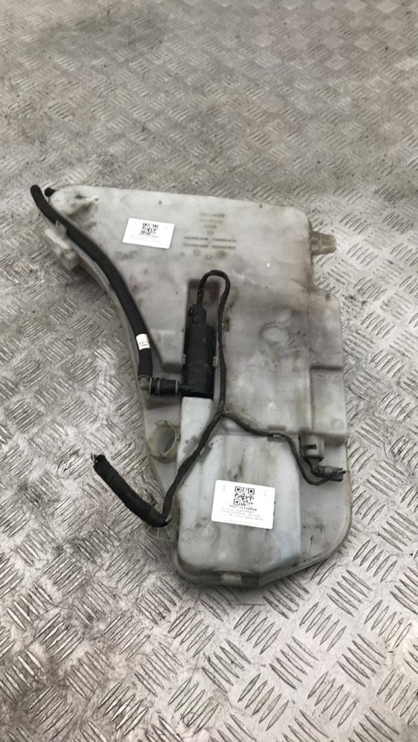 бачок омывателя BMW 5 серия F07/F10/F11 2011, 3.0 л., N57 D30 A, дизель, АКПП, spacegrau metallic (a52) серый, хетчбэк 5 дв., задний привод, правый руль, 61667269667, 7178745 - фото №1