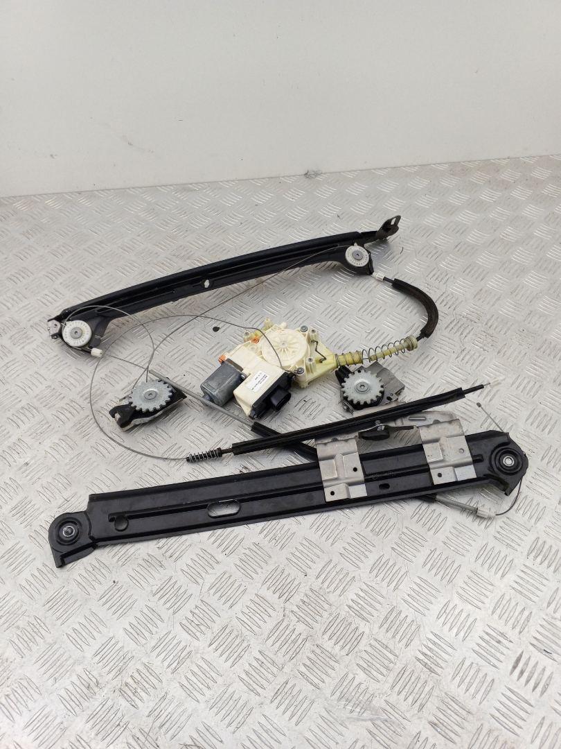 стеклоподъемник задний правый BMW 5 серия F07/F10/F11 2011, 3.0 л., N57 D30 A, дизель, АКПП, spacegrau metallic (a52) серый, хетчбэк 5 дв., задний привод, правый руль, 51357197924, 7197924 - фото №1