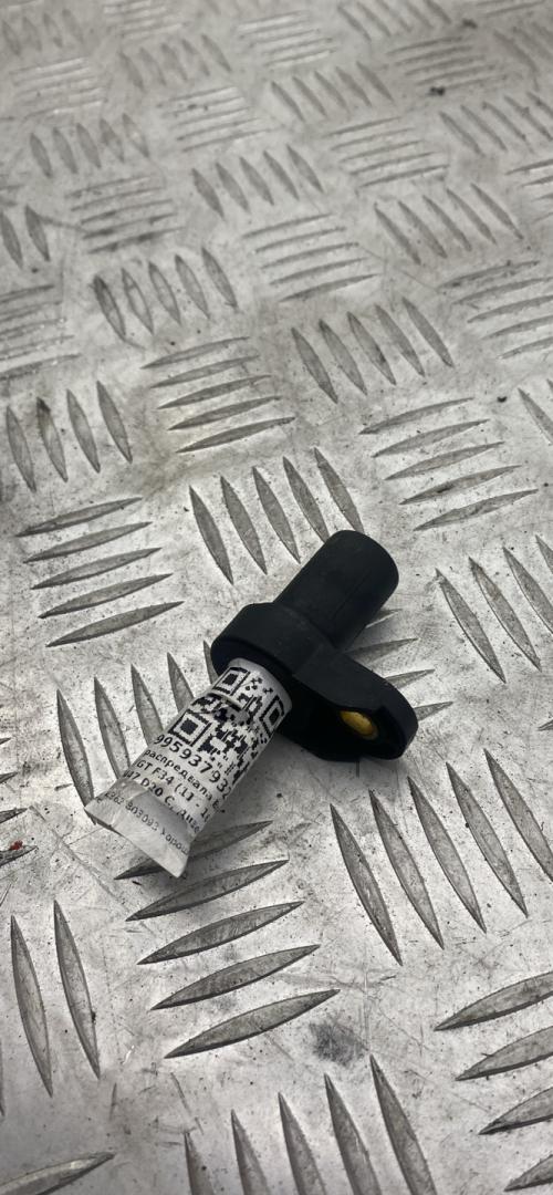 датчик распредвала BMW 3 серия F30/F31/F34 2014, 2.0 л., N47 D20 C, дизель, МКПП, седан, задний привод, правый руль, 13627803093, 7803093 - фото №1