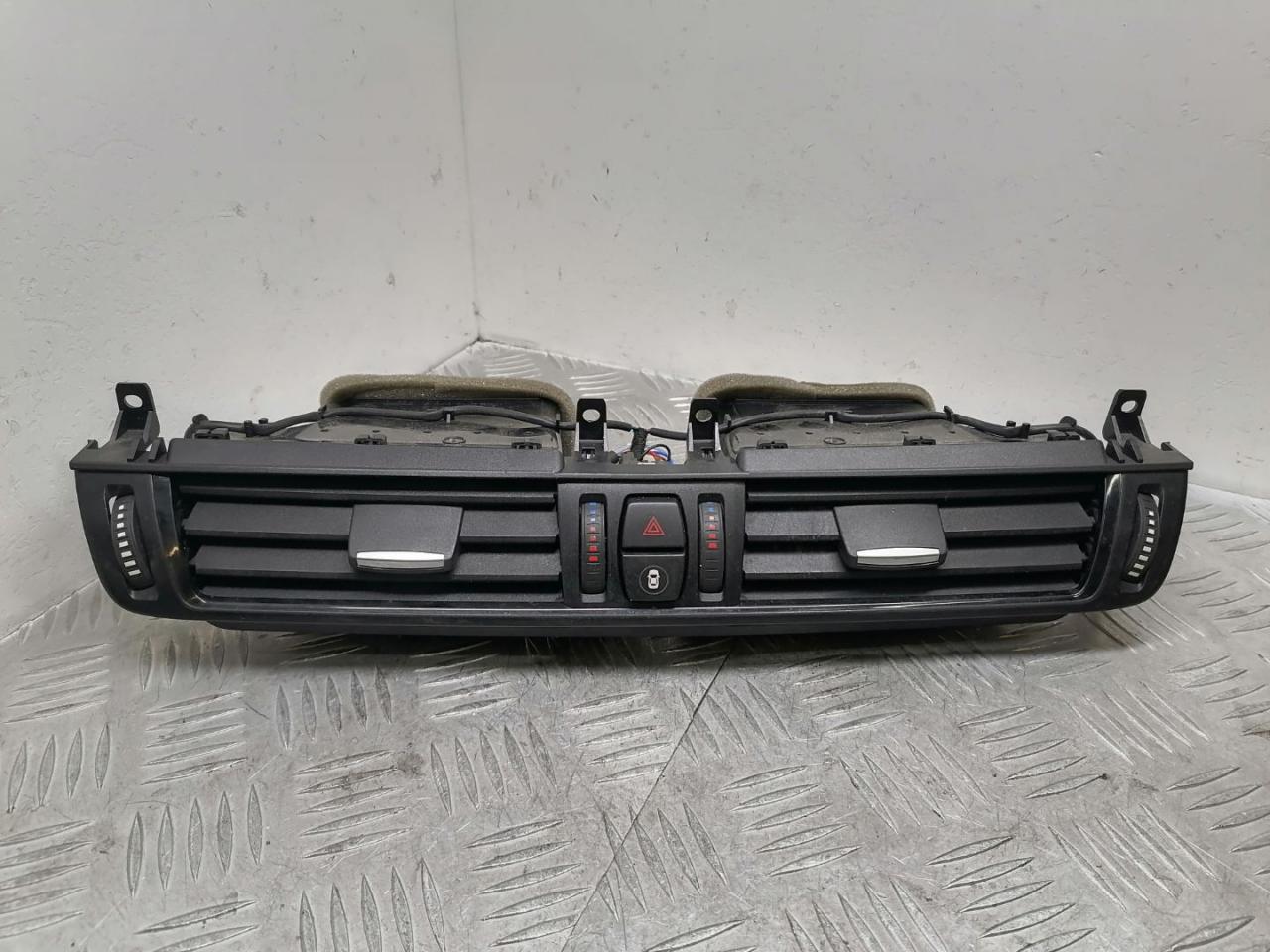 дефлектор обдува салона BMW X5 F15 2015, 4.0 л., дизель, АКПП, black sapphire metallic (475), внедорожник 5 дв., полный привод, правый руль, 9252648, 64229252648 - фото №1