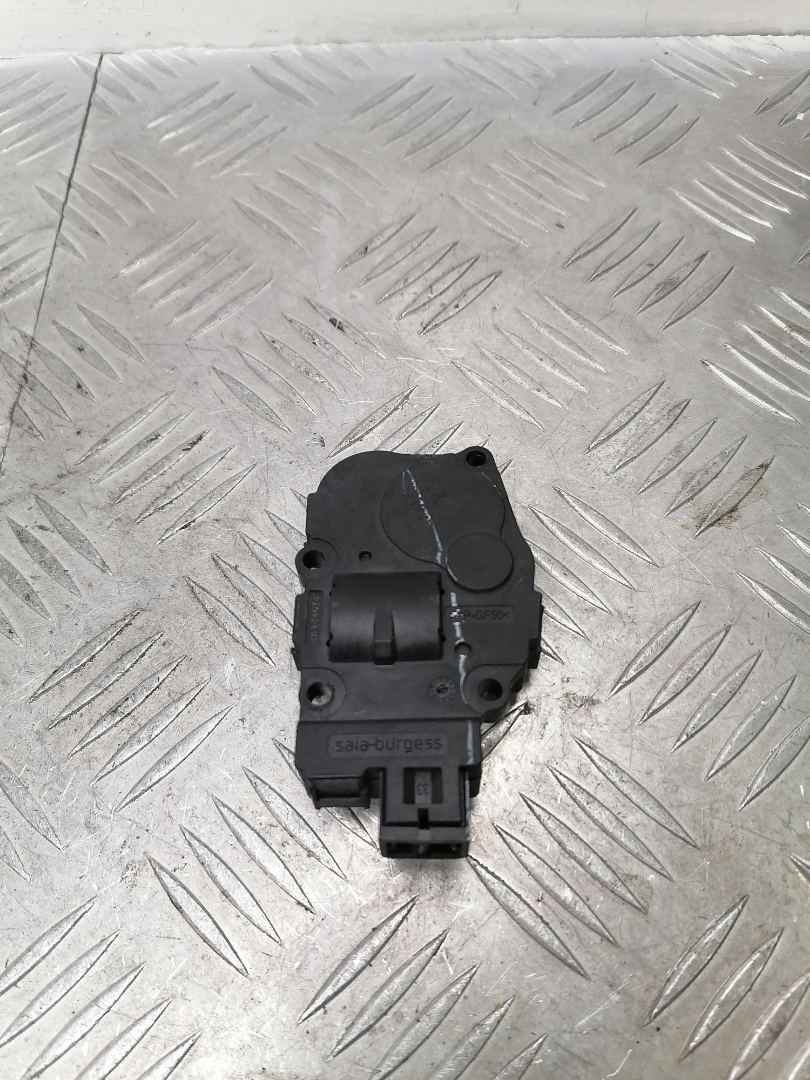 моторчик заслонки печки BMW X5 F15 2015, 4.0 л., дизель, АКПП, black sapphire metallic (475), внедорожник 5 дв., полный привод, правый руль, 64119321034, 410475522, T946104 - фото №1