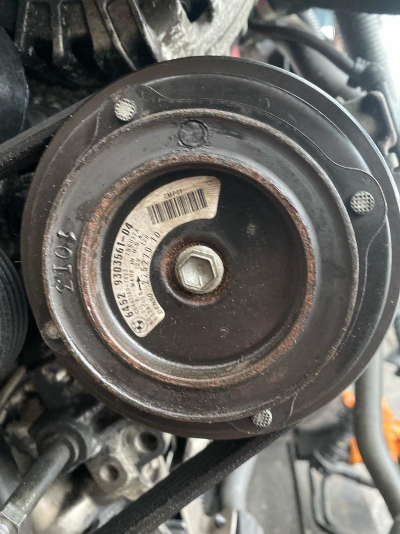 компрессор кондиционера BMW X5 F15 2015, 4.0 л., дизель, АКПП, black sapphire metallic (475), внедорожник 5 дв., полный привод, правый руль, 9303561, 7SBU17A, 64529303561 - фото №1