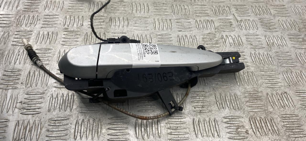 скелет ручки двери передней левой BMW 3 серия E90/E91/E92/E93 2007, 3.0 л., M57 D30 (306D3), дизель, АКПП, серебро, седан, задний привод, правый руль - фото №1