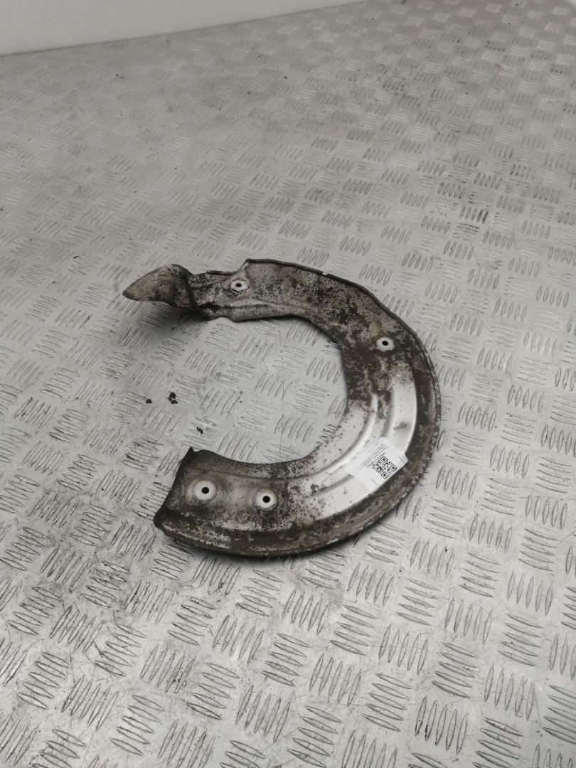 защитный кожух тормозного механизма BMW 5 серия G30/G31 G30 2019, 3.0 л., B58 B30 A, бензин, АКПП, bluestone metallic (c2y), седан, полный привод, правый руль - фото №1