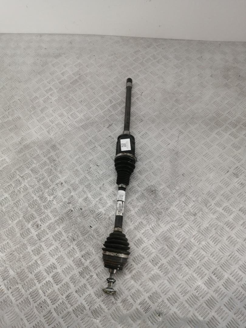 полуось передняя правая (приводной вал, ШРУС) BMW 5 серия G30/G31 G30 2019, 3.0 л., B58 B30 A, бензин, АКПП, bluestone metallic (c2y), седан, полный привод, правый руль, 8664676 - фото №1