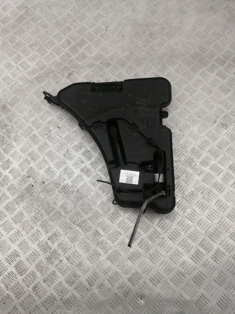 бачок омывателя BMW 5 серия G30/G31 G30 2019, 3.0 л., B58 B30 A, бензин, АКПП, bluestone metallic (c2y), седан, полный привод, правый руль, 61668491829, 7377035, 8491829 - фото №1
