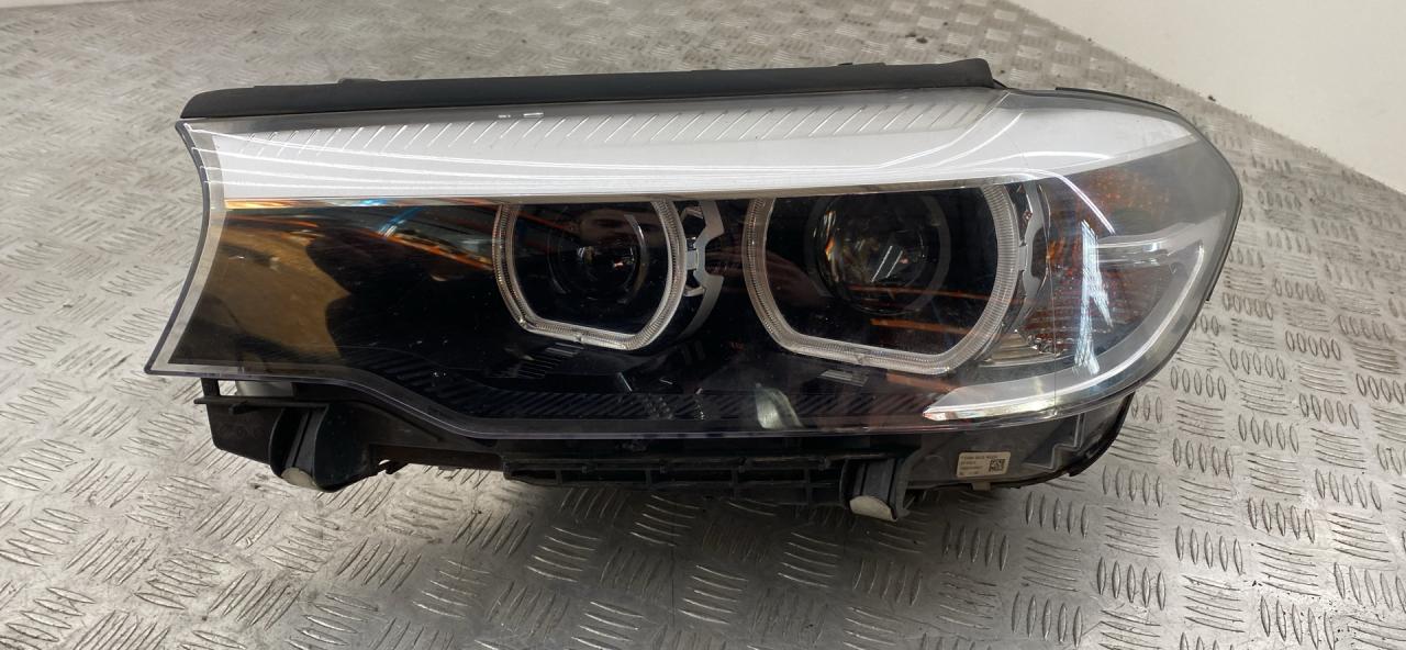 фара левая BMW 5 серия G30/G31 G30 2019, 3.0 л., B58 B30 A, бензин, АКПП, bluestone metallic (c2y), седан, полный привод, правый руль, 7439201 - фото №1