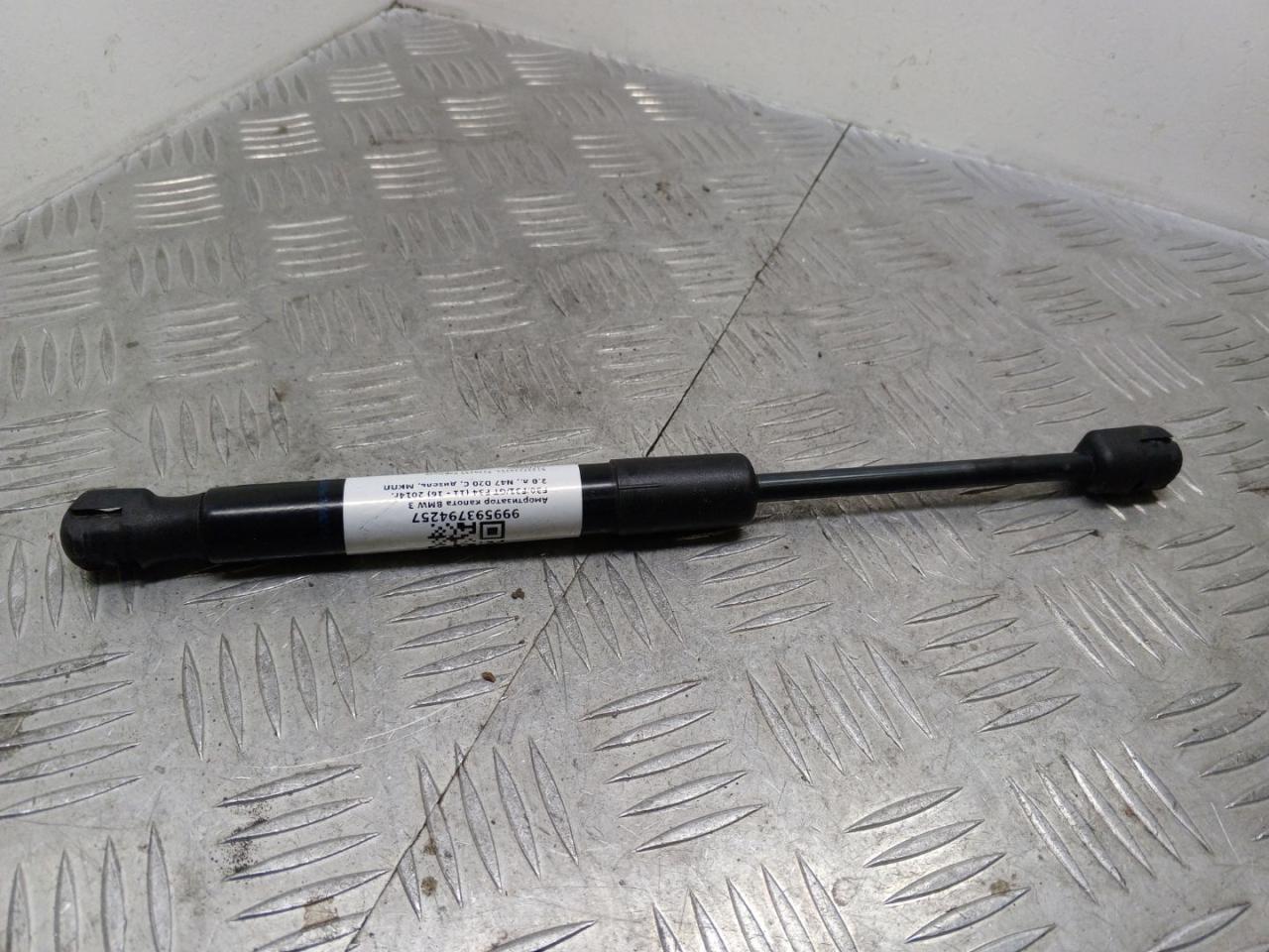 амортизатор капота BMW 3 серия F30/F31/F34 2014, 2.0 л., N47 D20 C, дизель, МКПП, седан, задний привод, правый руль, 51237239233, 7239233 - фото №1