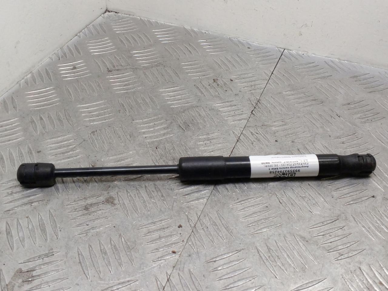 амортизатор капота BMW 3 серия F30/F31/F34 2014, 2.0 л., N47 D20 C, дизель, МКПП, седан, задний привод, правый руль, 51237239233, 7239233 - фото №1