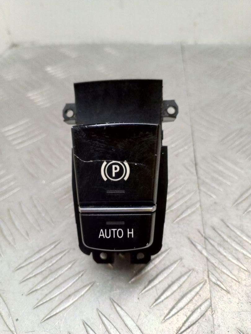 кнопка ручного тормоза (ручника) BMW 5 серия F07/F10/F11 2012, 2.0 л., N47 D20 C, дизель, АКПП, alpinweiß iii (300), хетчбэк 5 дв., задний привод, правый руль, 61319159997, 9159997 - фото №1