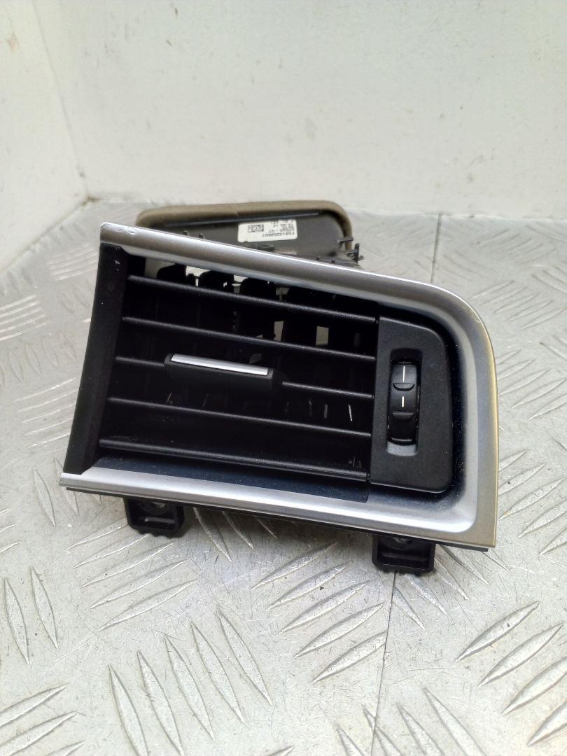 дефлектор обдува салона BMW 5 серия F07/F10/F11 2012, 2.0 л., N47 D20 C, дизель, АКПП, alpinweiß iii (300), хетчбэк 5 дв., задний привод, правый руль, 64229142586, 9142586 - фото №1