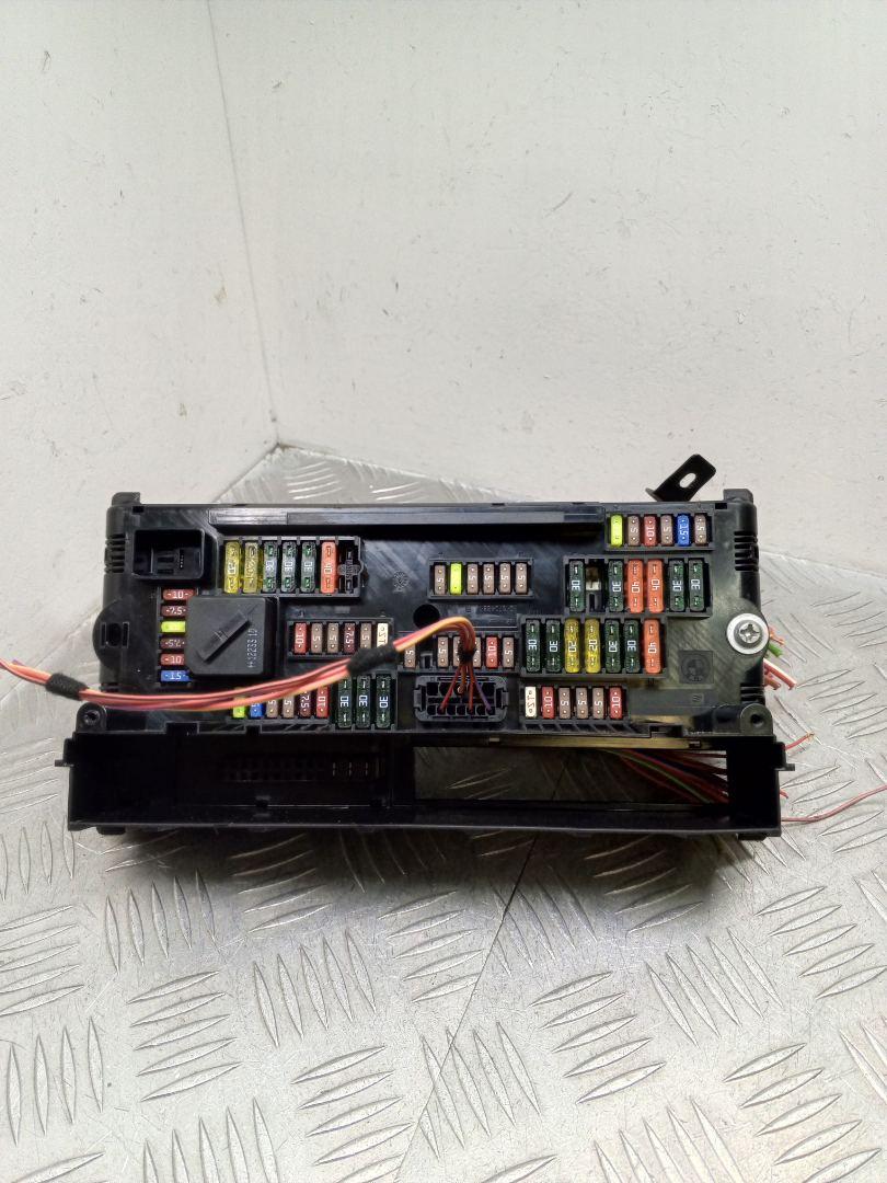 блок предохранителей BMW 5 серия F07/F10/F11 2012, 2.0 л., N47 D20 C, дизель, АКПП, alpinweiß iii (300), хетчбэк 5 дв., задний привод, правый руль, 61149252816, 9252816 - фото №1