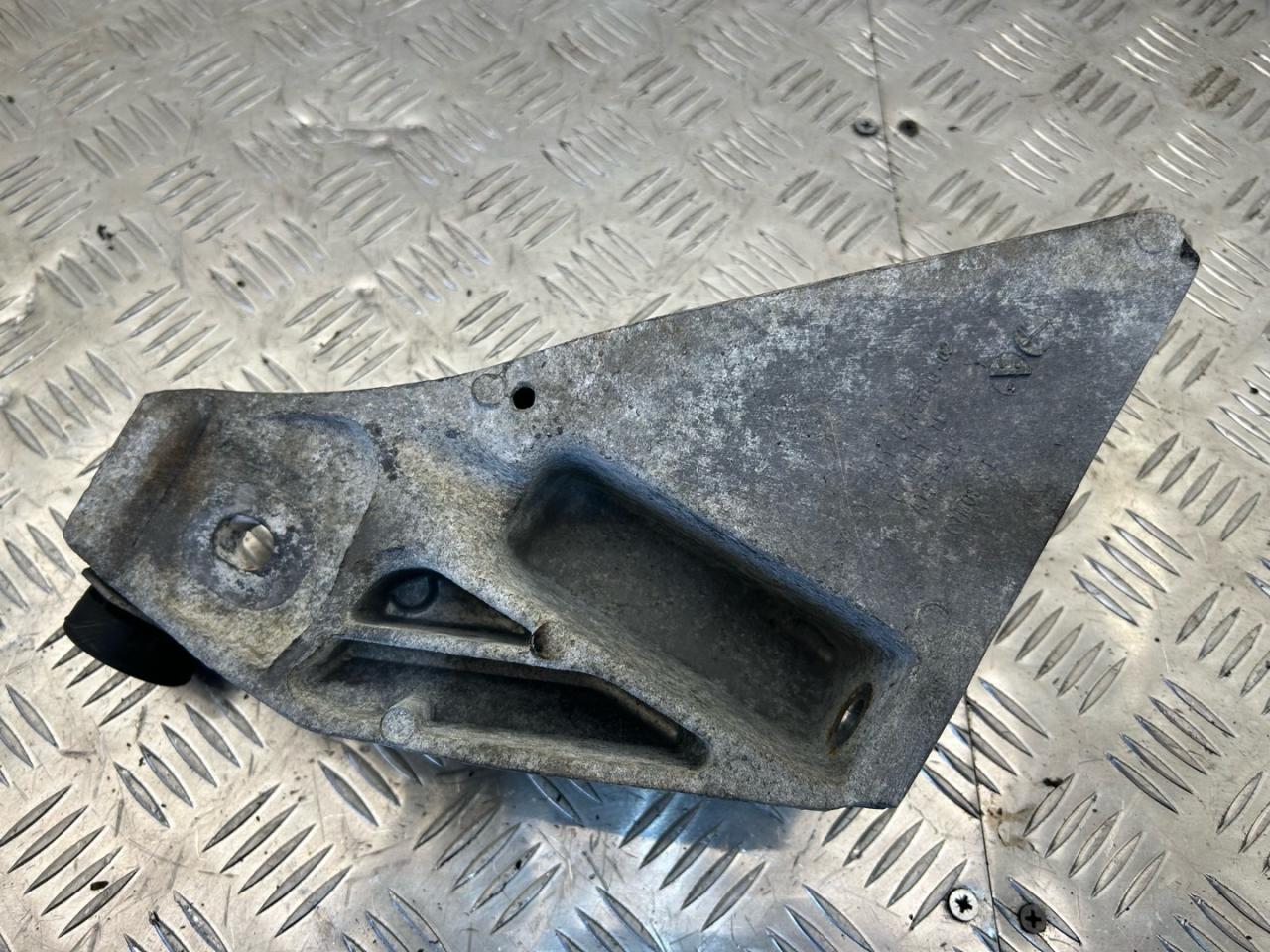 кронштейн двигателя BMW X5 E70 2009, 3.0 л., M57 D30 (306D3), дизель, АКПП, полный привод, 6772680, 22116772680 - фото №1