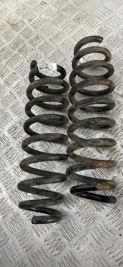 пружина задняя BMW 5 серия F07/F10/F11 2012, 2.0 л., N47 D20 C, дизель, АКПП, alpinweiß iii (300), хетчбэк 5 дв., задний привод, правый руль - фото №1