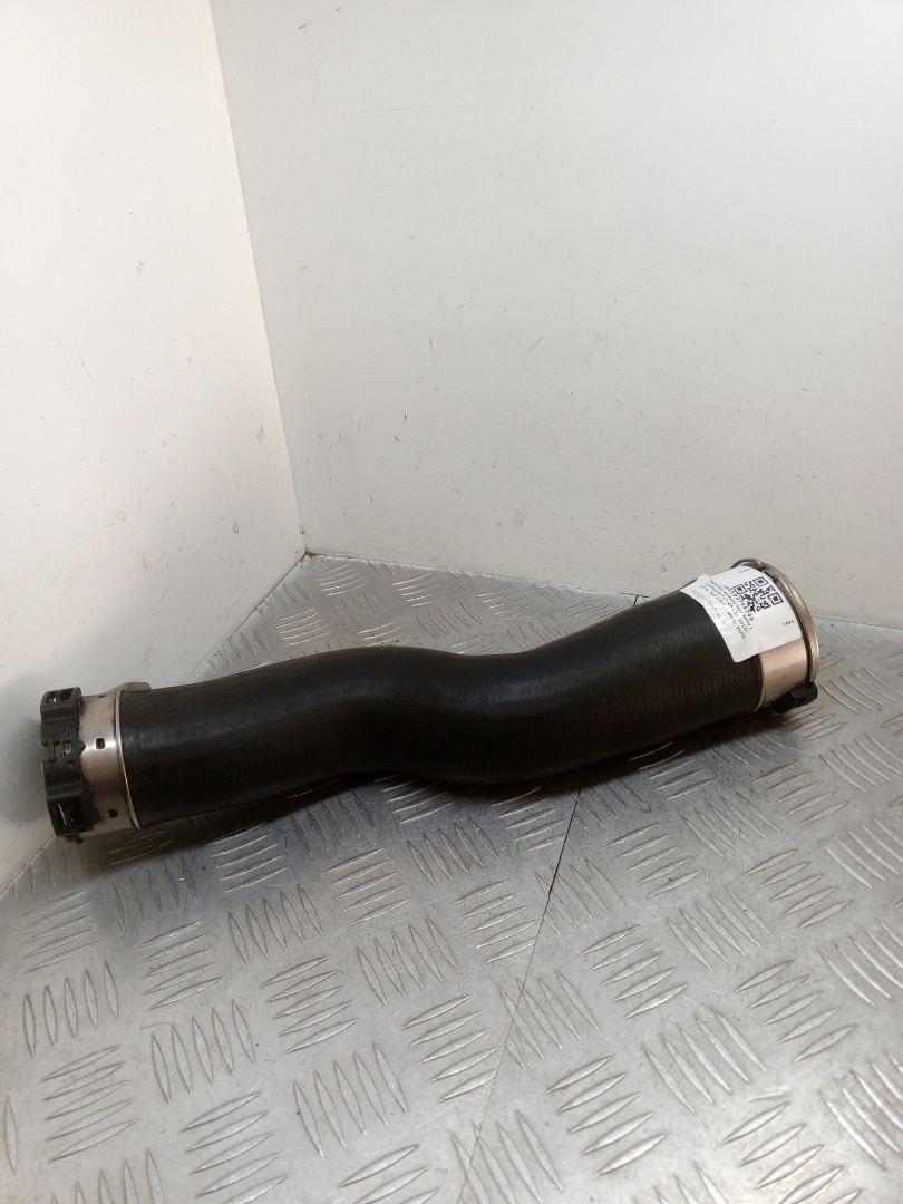 патрубок интеркулера BMW 5 серия F07/F10/F11 2012, 2.0 л., N47 D20 C, дизель, АКПП, alpinweiß iii (300), хетчбэк 5 дв., задний привод, правый руль, 11617810614, 7810614 - фото №1