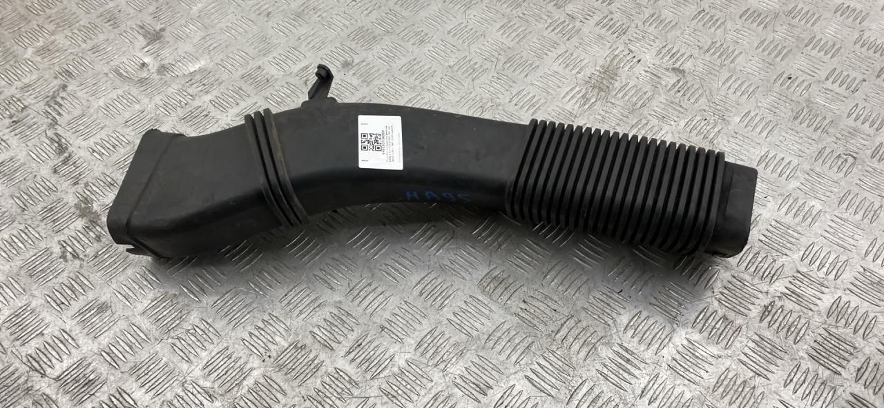 патрубок воздушного фильтра BMW 5 серия F07/F10/F11 2012, 2.0 л., N47 D20 C, дизель, АКПП, alpinweiß iii (300), хетчбэк 5 дв., задний привод, правый руль, 13717811597 - фото №1