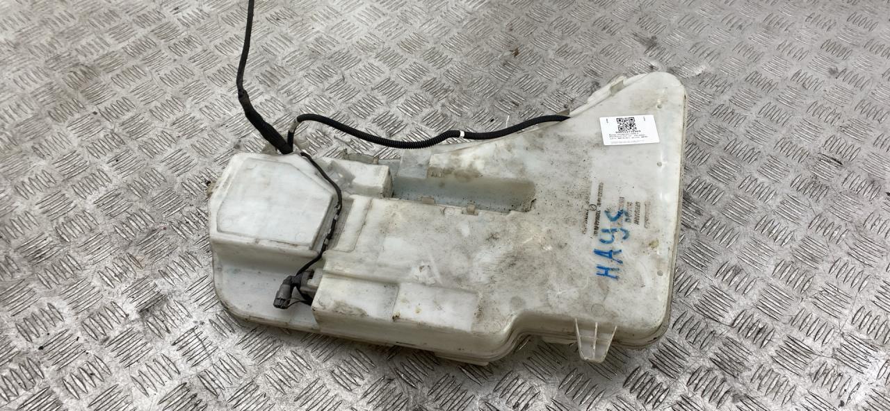 бачок омывателя BMW 5 серия F07/F10/F11 2012, 2.0 л., N47 D20 C, дизель, АКПП, alpinweiß iii (300), хетчбэк 5 дв., задний привод, правый руль, 7269664 - фото №1