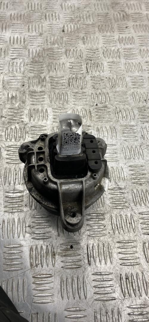 подушка крепления двигателя BMW 5 серия F07/F10/F11 2012, 2.0 л., N47 D20 C, дизель, АКПП, alpinweiß iii (300), хетчбэк 5 дв., задний привод, правый руль, 7935142 - фото №1