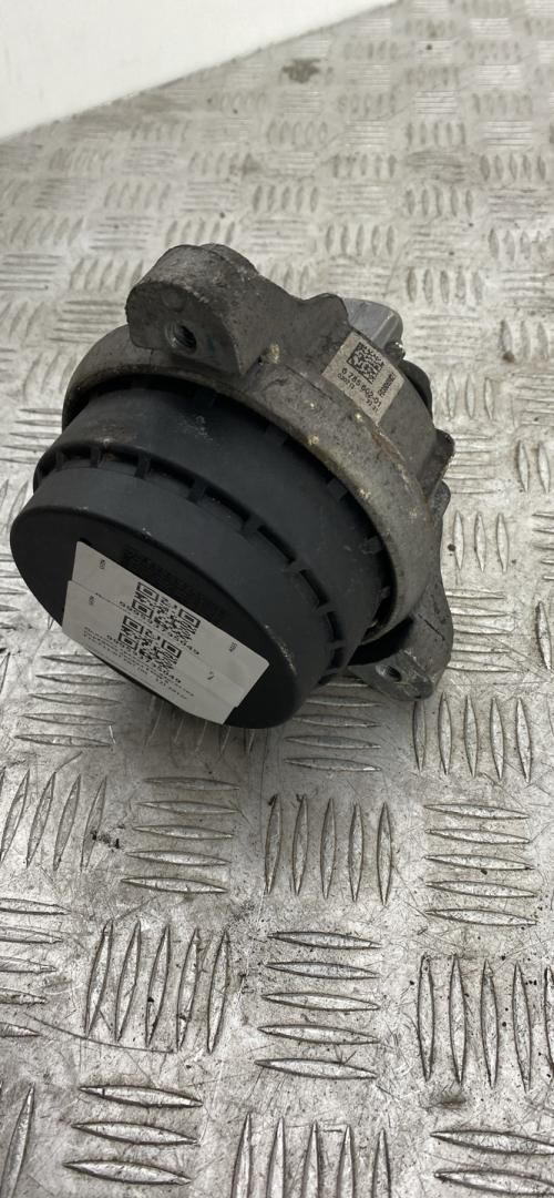 подушка крепления двигателя BMW 5 серия F07/F10/F11 2012, 2.0 л., N47 D20 C, дизель, АКПП, alpinweiß iii (300), хетчбэк 5 дв., задний привод, правый руль, 6785602 - фото №1