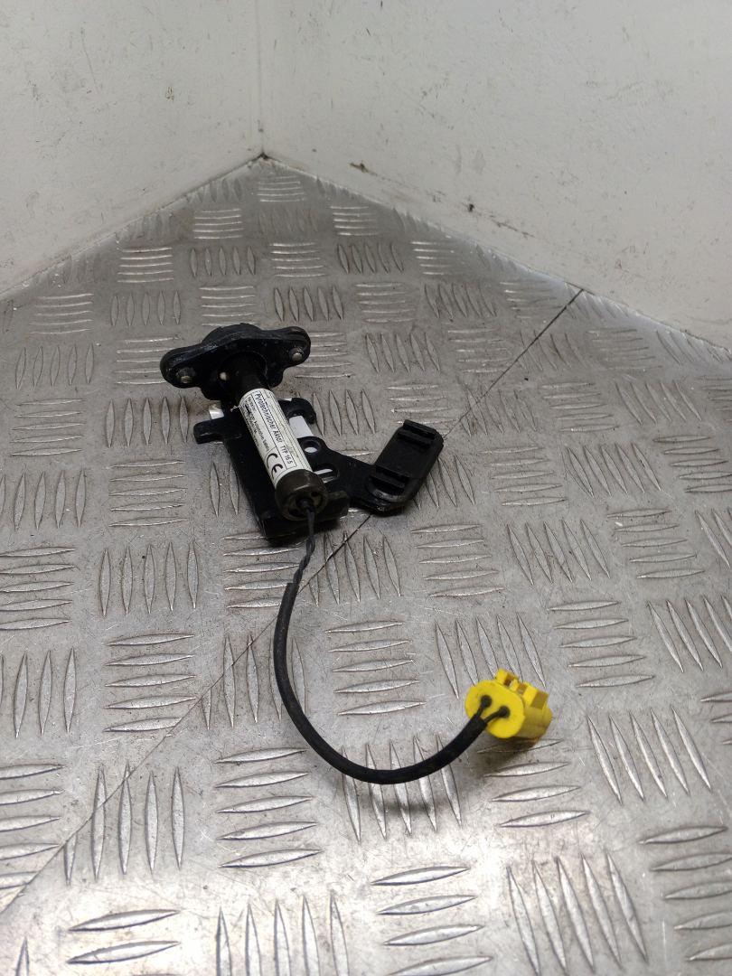 пиропатрон петли капота BMW X5 F15 2017, 4.0 л., дизель, АКПП, black sapphire metallic (475), внедорожник 5 дв., полный привод, 51237326019, 7326019 - фото №1