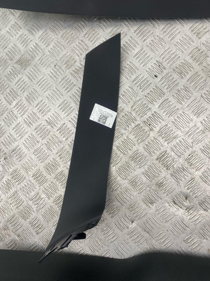 обшивка крышки багажника BMW X5 F15 2017, 4.0 л., дизель, АКПП, black sapphire metallic (475), внедорожник 5 дв., полный привод - фото №1