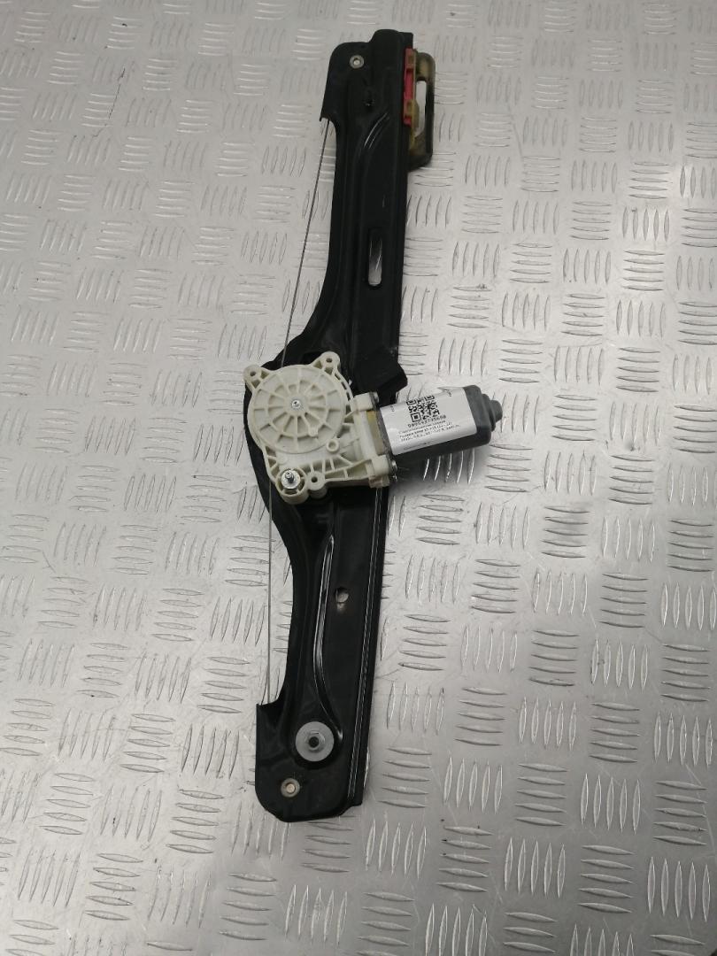 стеклоподъемник задний правый BMW X5 F15 2015, 4.0 л., дизель, АКПП, black sapphire metallic (475), внедорожник 5 дв., полный привод, правый руль - фото №1