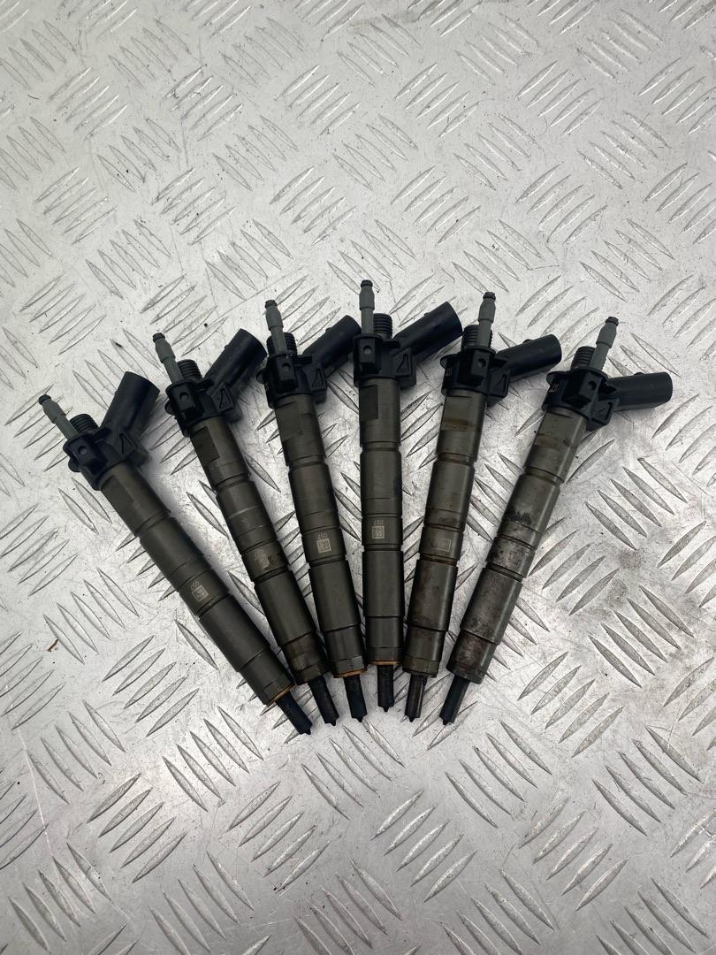 форсунка BMW X5 F15 2017, 4.0 л., дизель, АКПП, black sapphire metallic (475), внедорожник 5 дв., полный привод, 13537823461, 7823461, 0445117030 - фото №1