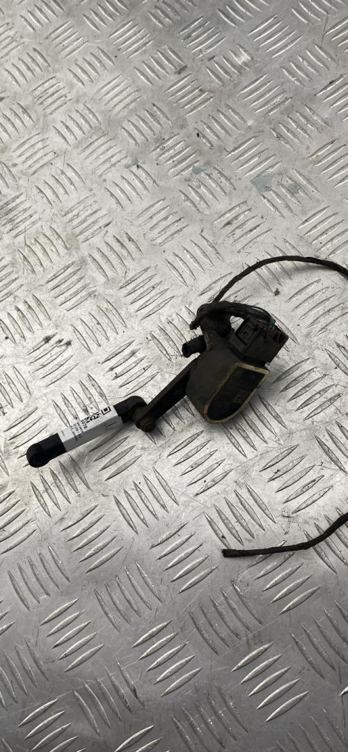 датчик дорожного просвета BMW 5 серия F07/F10/F11 2012, 2.0 л., N47 D20 C, дизель, АКПП, alpinweiß iii (300), хетчбэк 5 дв., задний привод, правый руль, 6784075, 37146784075 - фото №1