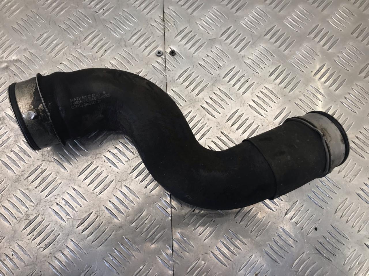 патрубок интеркулера Mercedes-Benz E-Класс W211/S211 W211 2005, 3.2 л., OM 648.961, дизель, АКПП, седан, задний привод, правый руль, A2115282882Q3 - фото №1