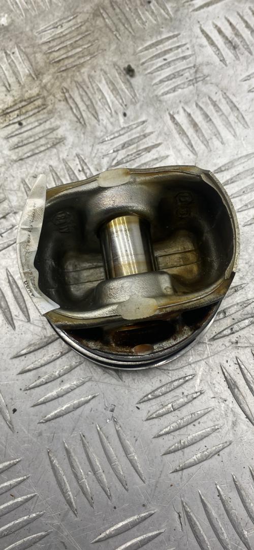 поршень BMW X3 F25 2014, 3.5 л., бензин, АКПП, внедорожник 5 дв., полный привод, 11257624409, 11258619196 - фото №1