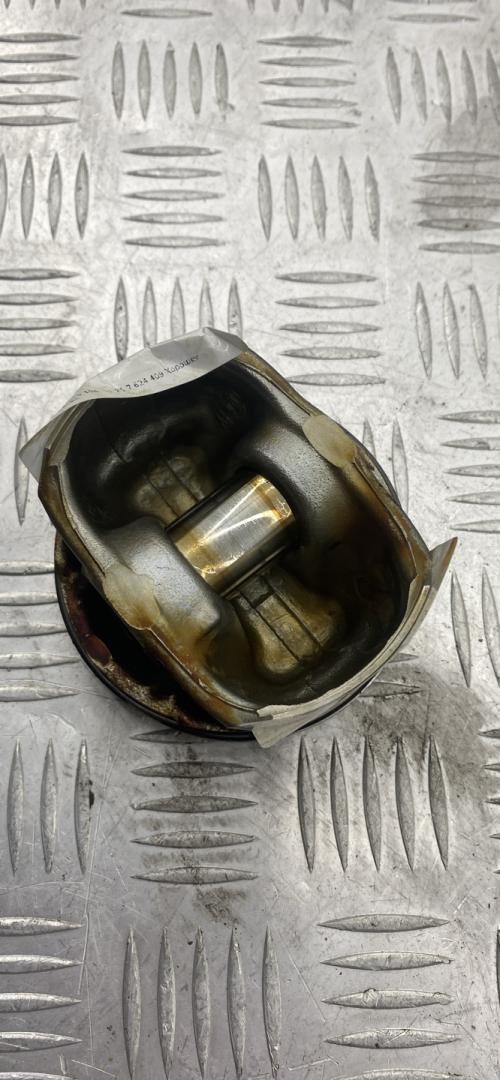 поршень BMW X3 F25 2014, 3.5 л., бензин, АКПП, внедорожник 5 дв., полный привод, 11257624409, 11258619196 - фото №1