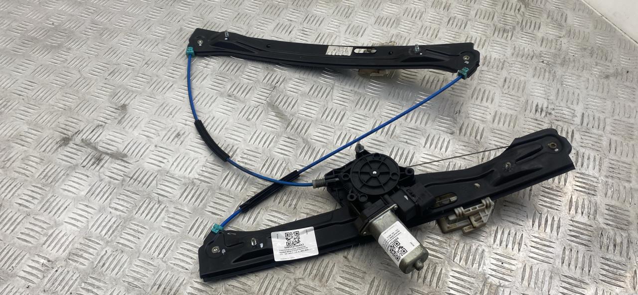 стеклоподъемник передний правый BMW 3 серия F30/F31/F34 2013, 2.0 л., N47 D20 C, дизель, МКПП, black sapphire metallic (475), седан, задний привод, правый руль - фото №1
