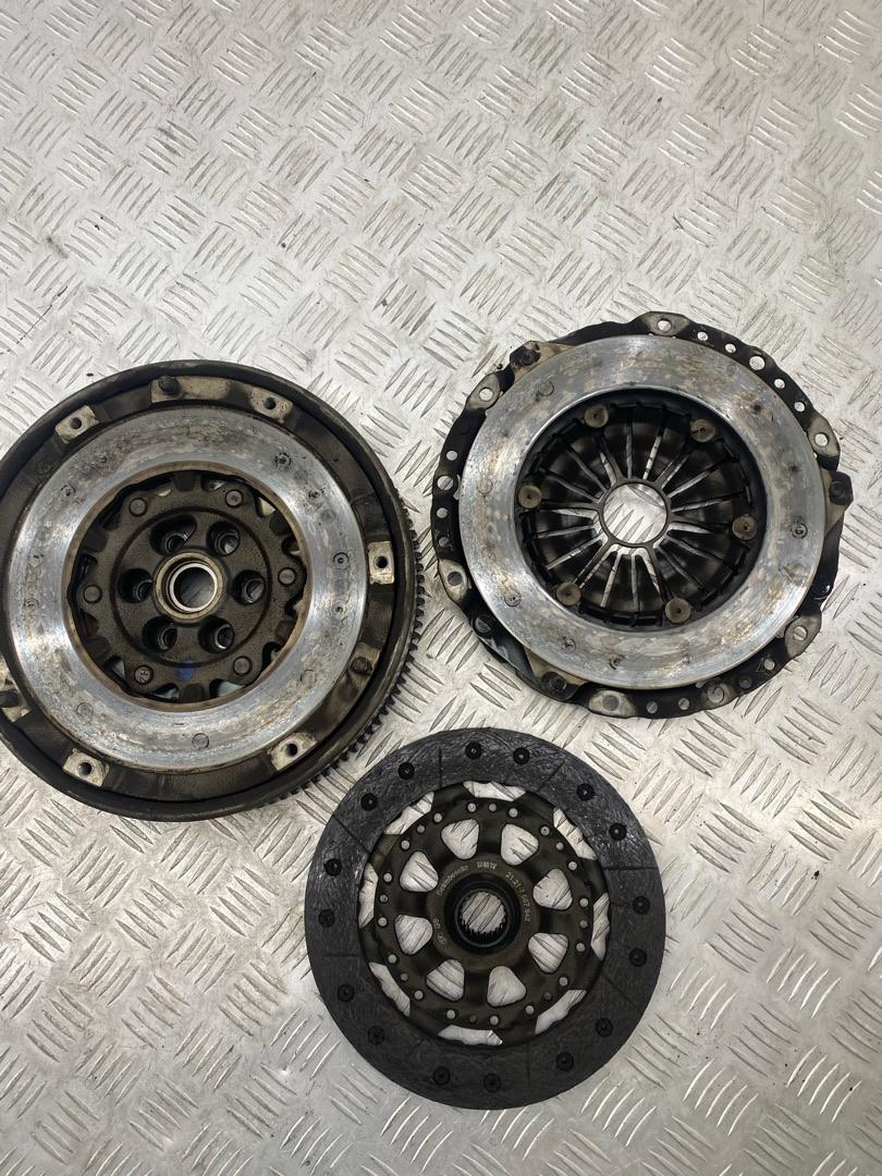 маховик BMW 3 серия E90/E91/E92/E93 2007, 2.0 л., N43 B20 A, бензин, МКПП, 21217567842, 7567842, 7560876, 21207560876 - фото №1