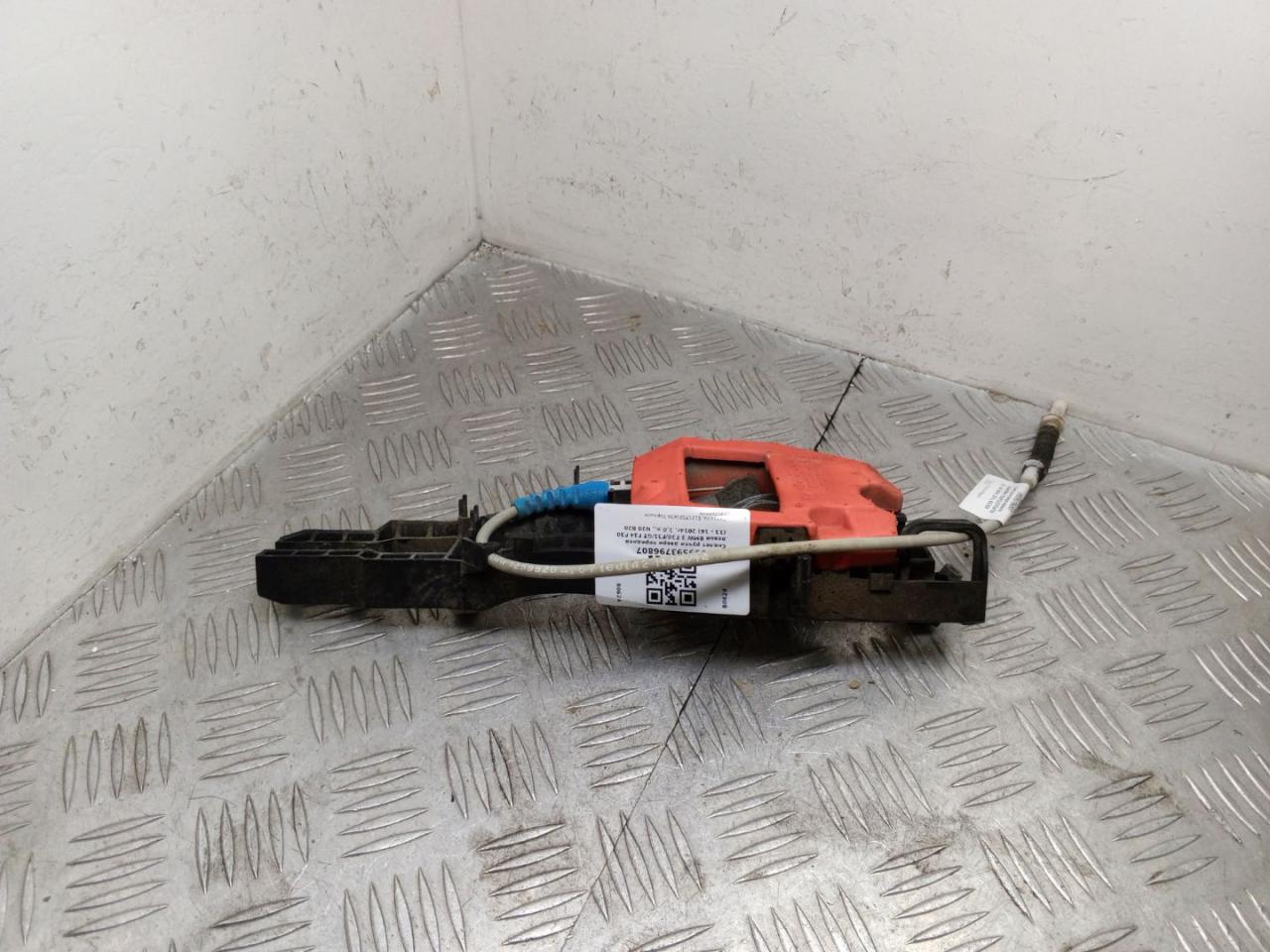 скелет ручки двери передней левой BMW 3 серия F30/F31/F34 F30 2014, 2.0 л., N20 B20 B, бензин, АКПП, синий, седан, полный привод, 7321639, 51217321639 - фото №1