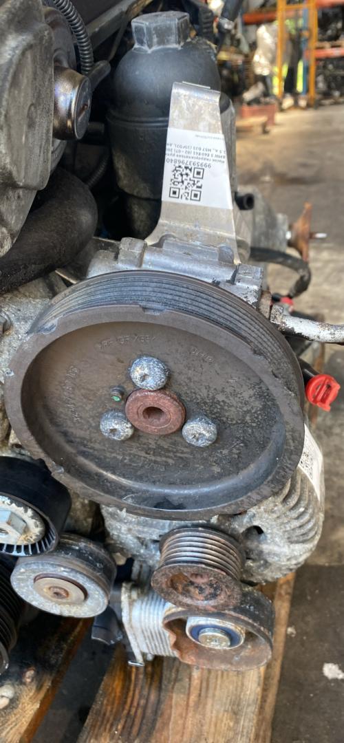 насос гидроусилителя руля BMW 5 серия E60/E61 2006, 2.5 л., M57 D25 (256D2), дизель, АКПП - фото №1