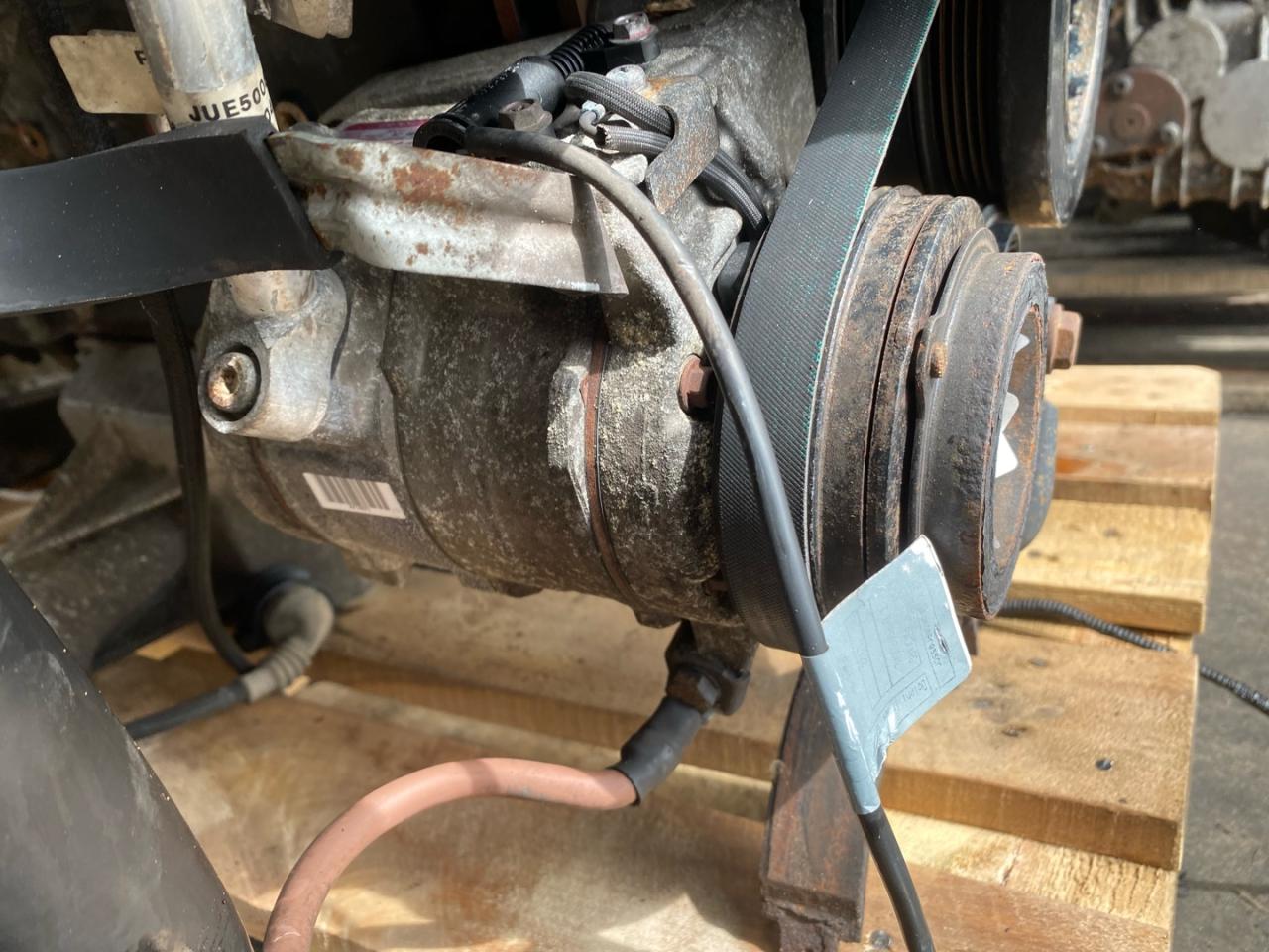 компрессор кондиционера Land Rover Range Rover 3 поколение 2004, 3.0 л., 306D1, дизель, АКПП - фото №1