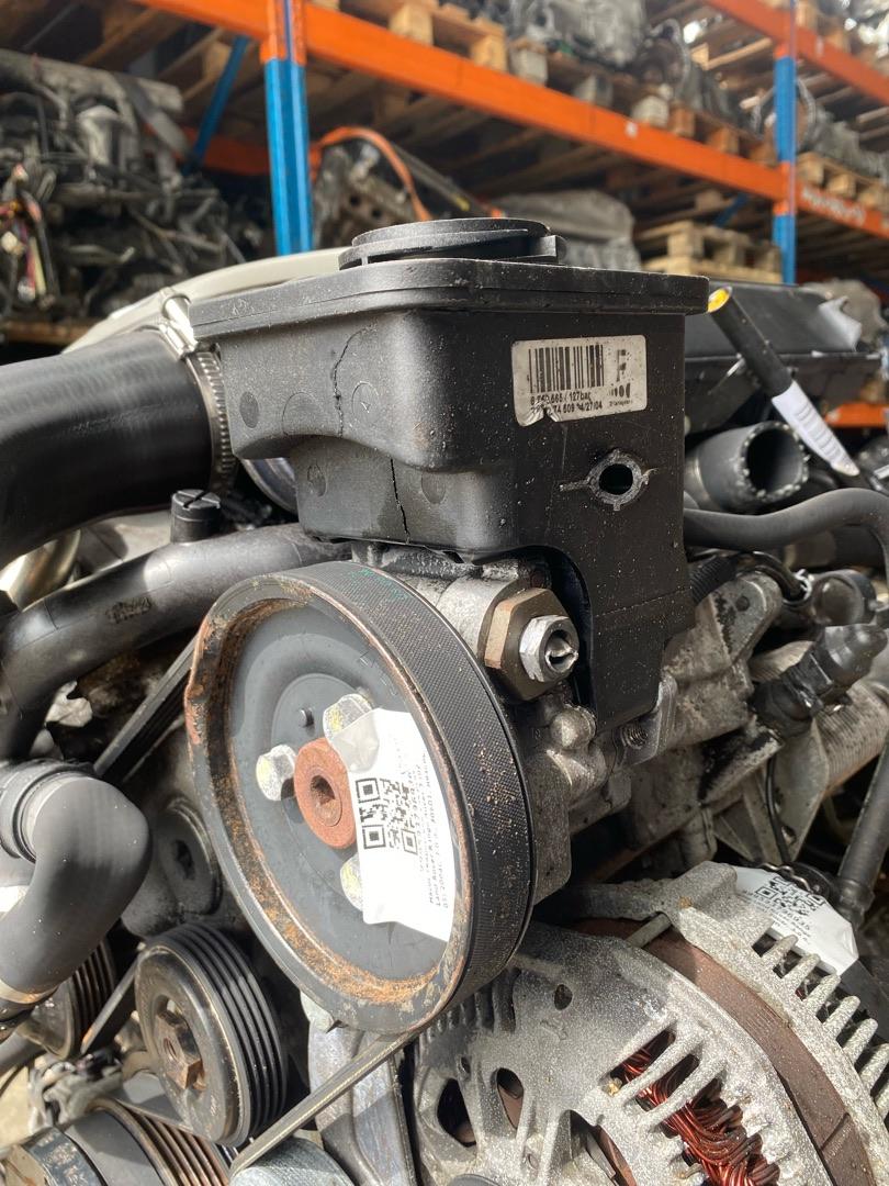 насос гидроусилителя руля Land Rover Range Rover 3 поколение 2004, 3.0 л., 306D1, дизель, АКПП - фото №1