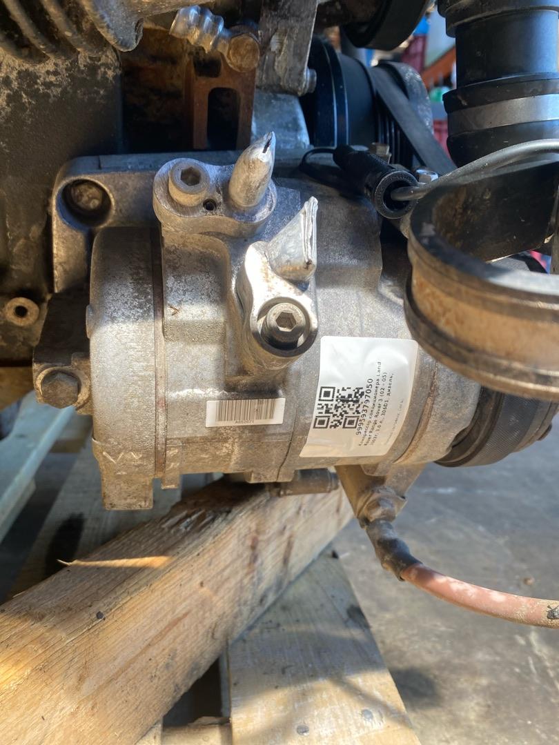 компрессор кондиционера Land Rover Range Rover 3 поколение 2003, 3.0 л., 306D1, дизель, АКПП - фото №1