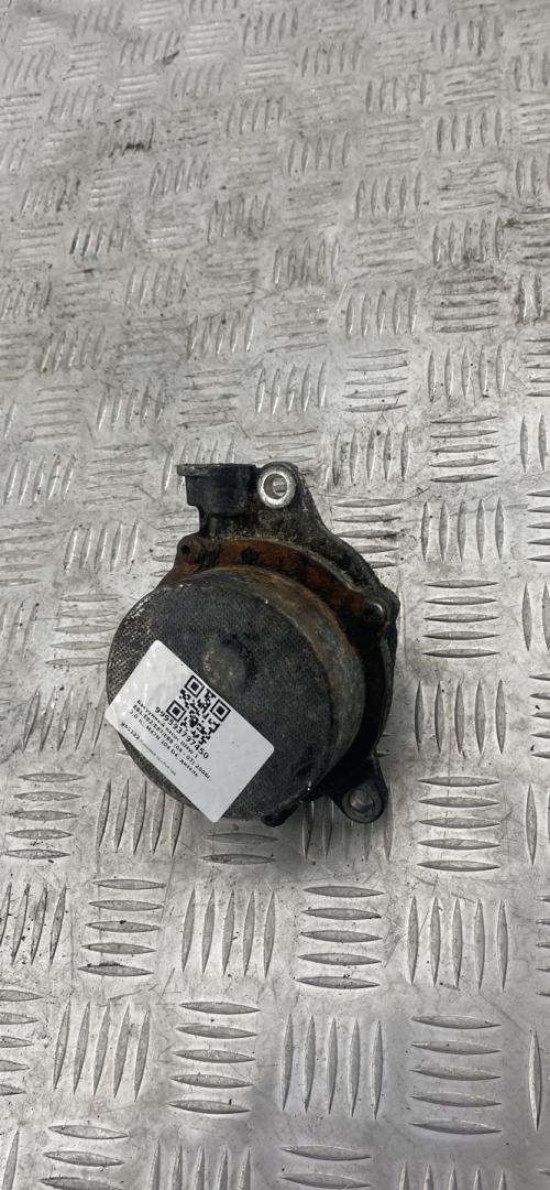 насос вакуумный BMW 1 серия E81/E82/E87/E88 2006, 2.0 л., M47N 204 D4, дизель - фото №1