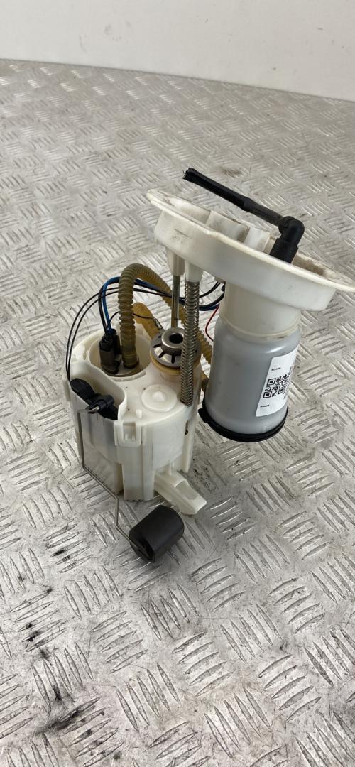 насос топливный BMW 3 серия F30/F31/F34 F30 2014, 2.0 л., N20 B20 B, бензин, АКПП, синий, седан, полный привод, 16117243975, 7243975 - фото №1