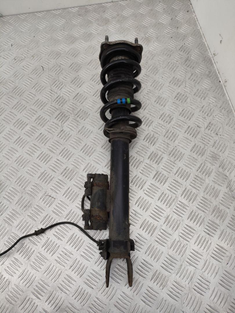 амортизатор передний правый Mercedes-Benz C AMG W205 2017, 4.0 л., M 177.980, бензин, АКПП, 197, седан, задний привод, правый руль - фото №1