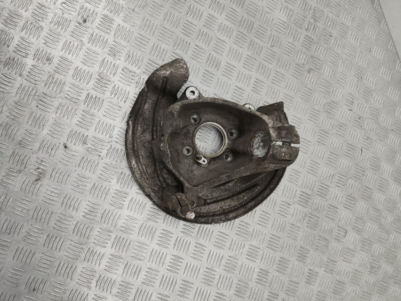 кулак поворотный левый BMW X3 G01 2019, 3.0 л., B58 B30 A, бензин, АКПП, brillanteffekt metallic (a90), внедорожник 5 дв., полный привод, правый руль, 31216871483, 31216882597, 6871483, 6882597 - фото №1