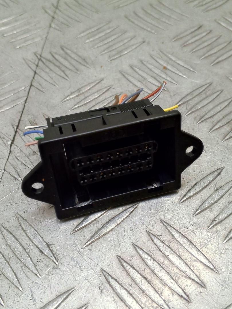 диагностический разъем Mercedes-Benz C AMG W205 2017, 4.0 л., M 177.980, бензин, АКПП, 197, седан, задний привод, правый руль, A0005458102 - фото №1