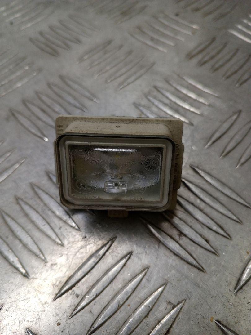 подсветка номера Mercedes-Benz C AMG W205 2017, 4.0 л., M 177.980, бензин, АКПП, 197, седан, задний привод, правый руль, A0999067000 - фото №1